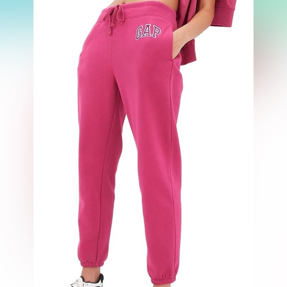 Gap Women’s Logo Fleece Joggers